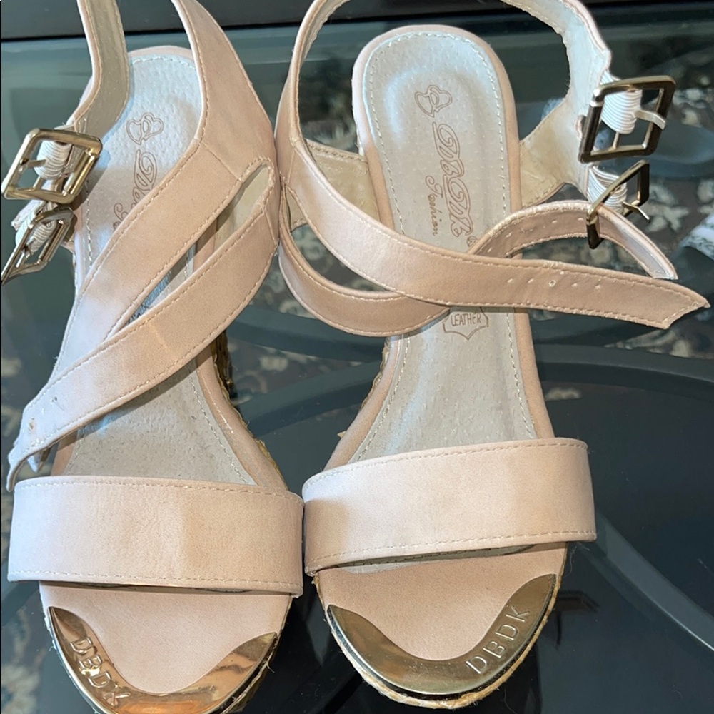 Deb Women's Elegant Tan Sandals